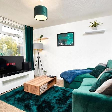 The Emerald House Of Manchester - Garden - Parking Bagian luar foto