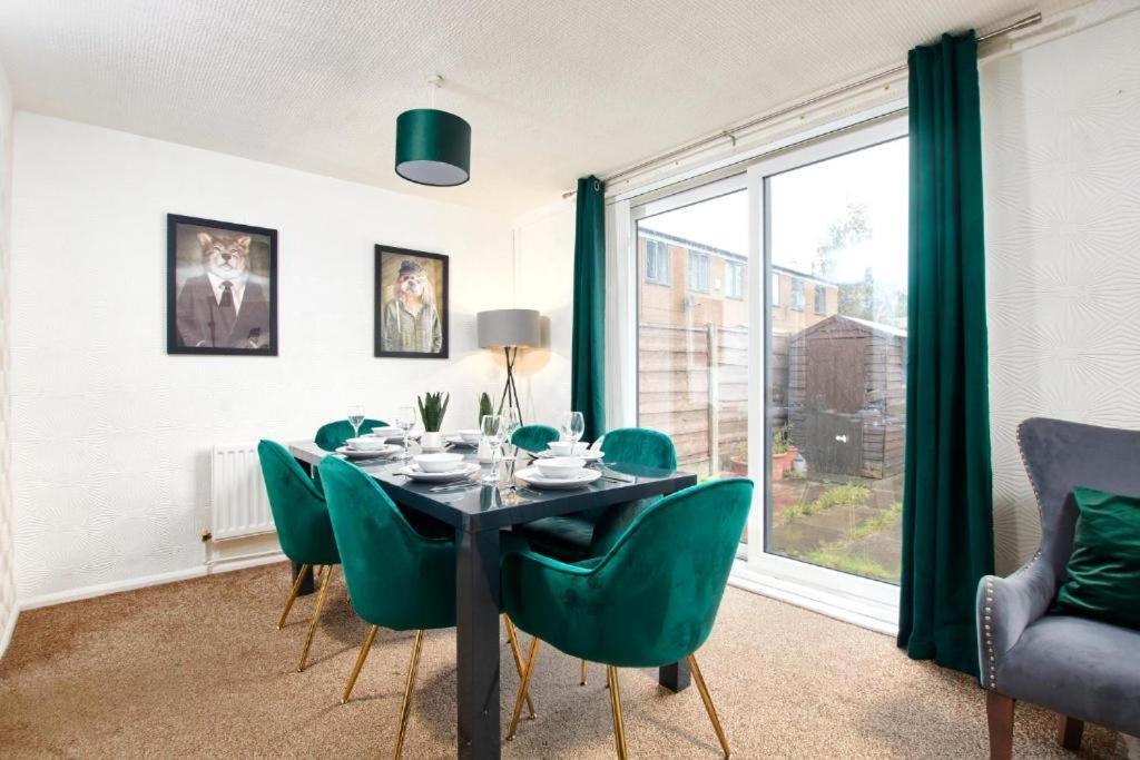 The Emerald House Of Manchester - Garden - Parking Bagian luar foto