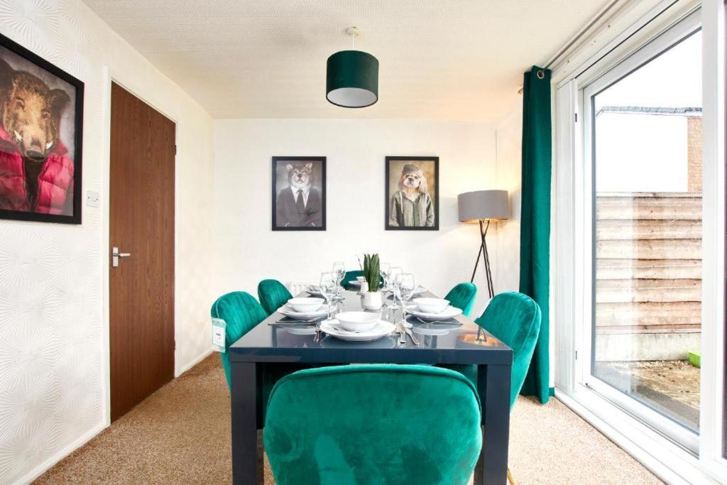 The Emerald House Of Manchester - Garden - Parking Bagian luar foto